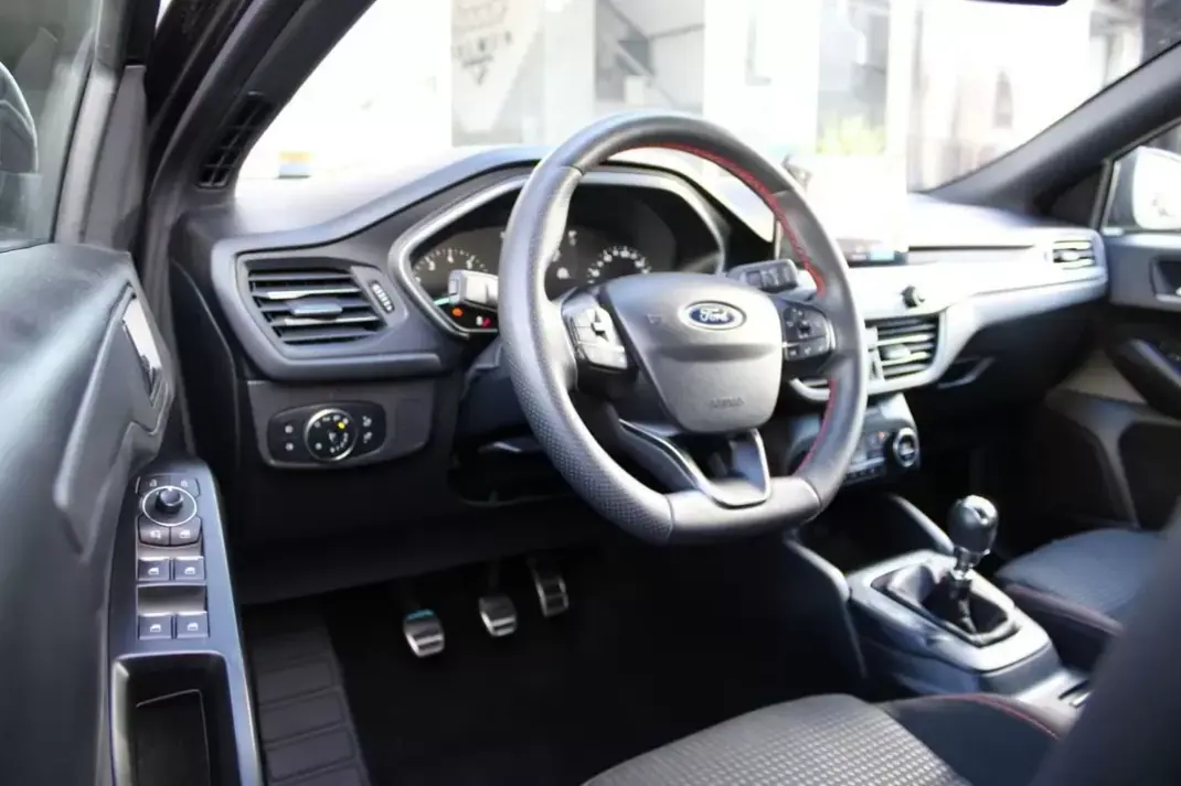 Ford Focus 2022 - 17400 EUR, 37639 km - AUTO.MOTO.pt - 37639km - foto 4 de 19
