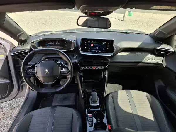 Peugeot e-208 2021 - 16499 EUR, 94000 km - AUTO.MOTO.pt - 94000km - foto 19 de 35