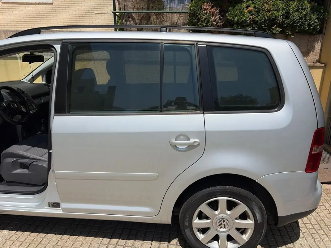 Volkswagen Touran 2004 - 4500 EUR, 320258 km - 320258km - foto 3 de 9