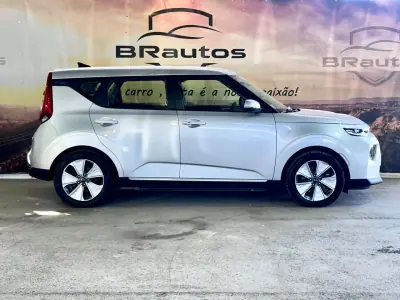 Kia e-Soul 2022 - 22900 EUR, 64656 km - AUTO.MOTO.pt - 64656km - foto 5 de 24