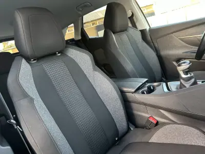 Peugeot 3008 2019 - 13900 EUR, 190000 km - AUTO.MOTO.pt - 190000km - foto 34 de 59