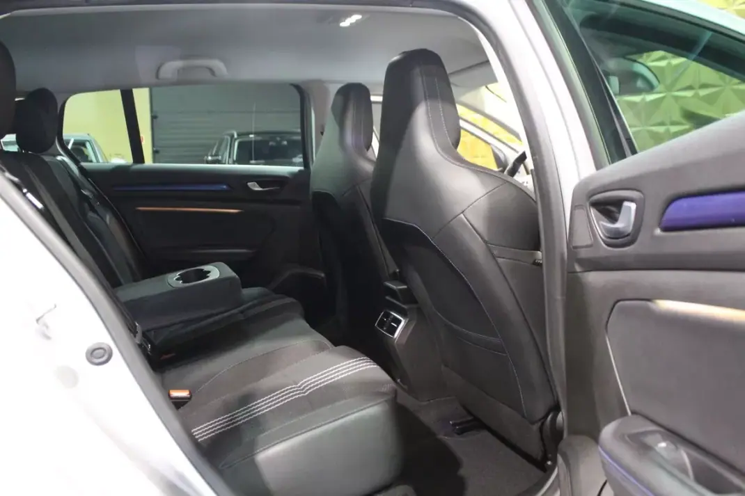 Renault Mégane Sport Tourer 2020 - 16790 EUR, 137000 km - AUTO.MOTO.pt - 137000km - foto 35 de 37