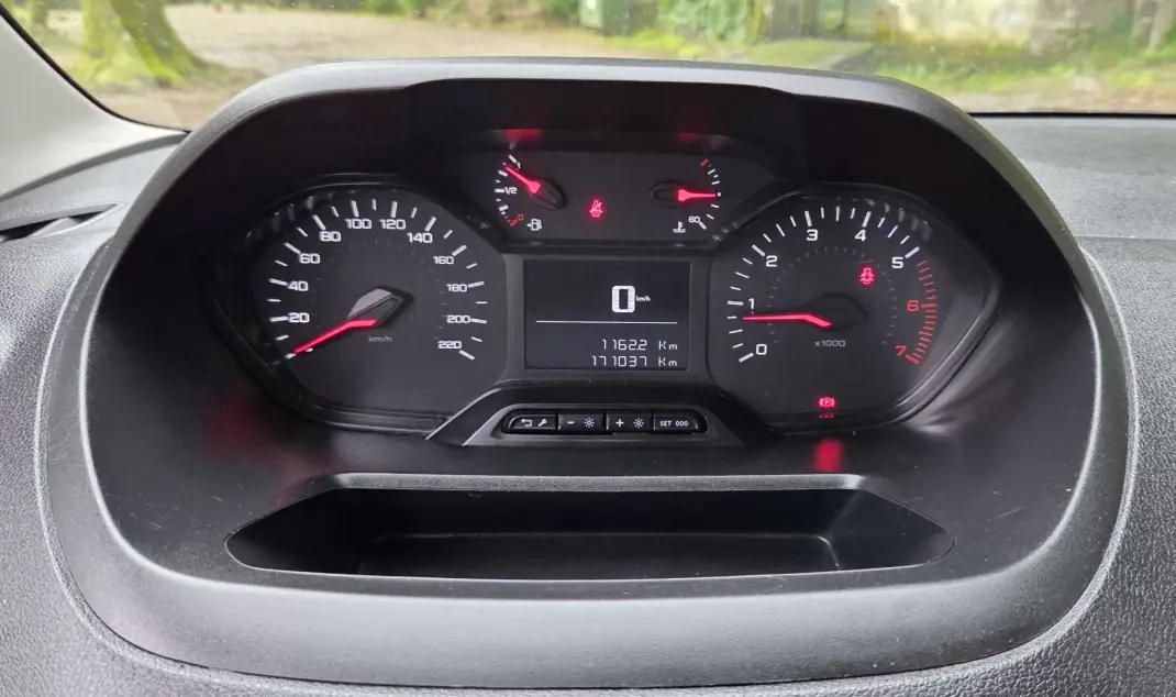 Peugeot 2021 - 12250 EUR, 171000 km - AUTO.MOTO.pt - 171000km - foto 19 de 20