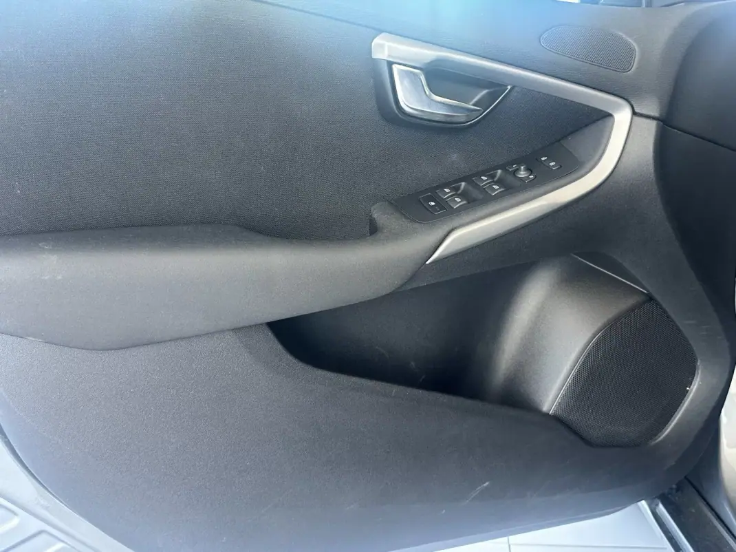 Volvo V40 2014 - 9840 EUR, 209700 km - 209700km - foto 8 de 23