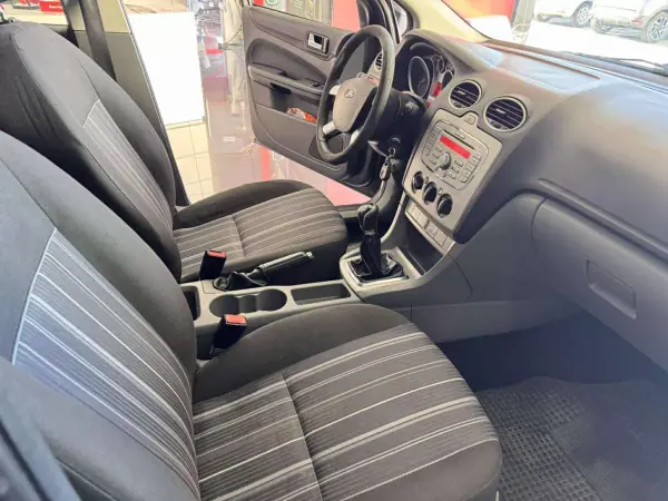 Ford Focus SW 2008 - 5990 EUR, 299000 km - AUTO.MOTO.pt - 299000km - foto 9 de 13