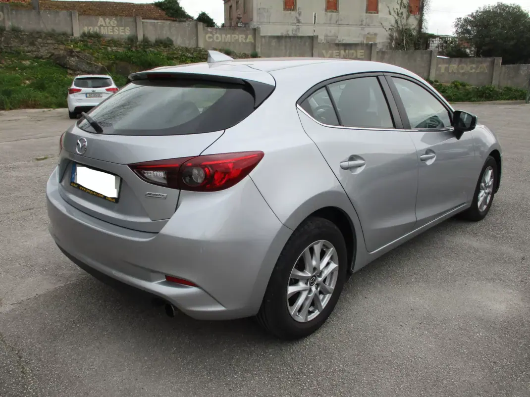 Mazda 3 2018 - 11900 EUR, 135000 km - AUTO.MOTO.pt - 135000km - foto 6 de 13
