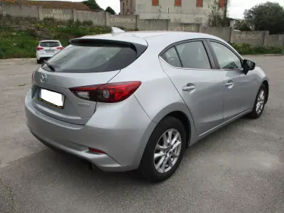 Mazda 3 2018 - 11900 EUR, 135000 km - AUTO.MOTO.pt - 135000km - foto 6 de 13