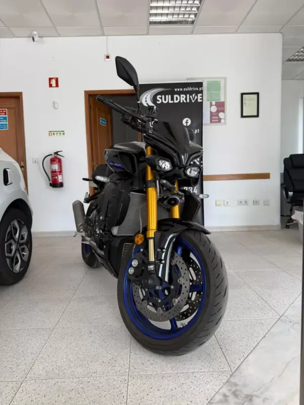 Yamaha MT 10 2023 - 20000 EUR, 2994 km - 2994km - foto 3 de 7