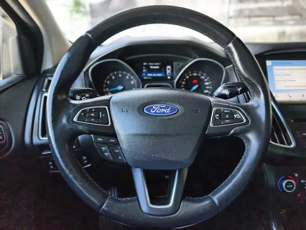 Ford Focus 2018 - 11500 EUR, 95000 km - AUTO.MOTO.pt - 95000km - foto 14 de 23