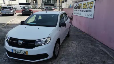 Dacia Sandero 2019 - 8950 EUR, 124000 km - AUTO.MOTO.pt - 124000km - foto 10 de 34