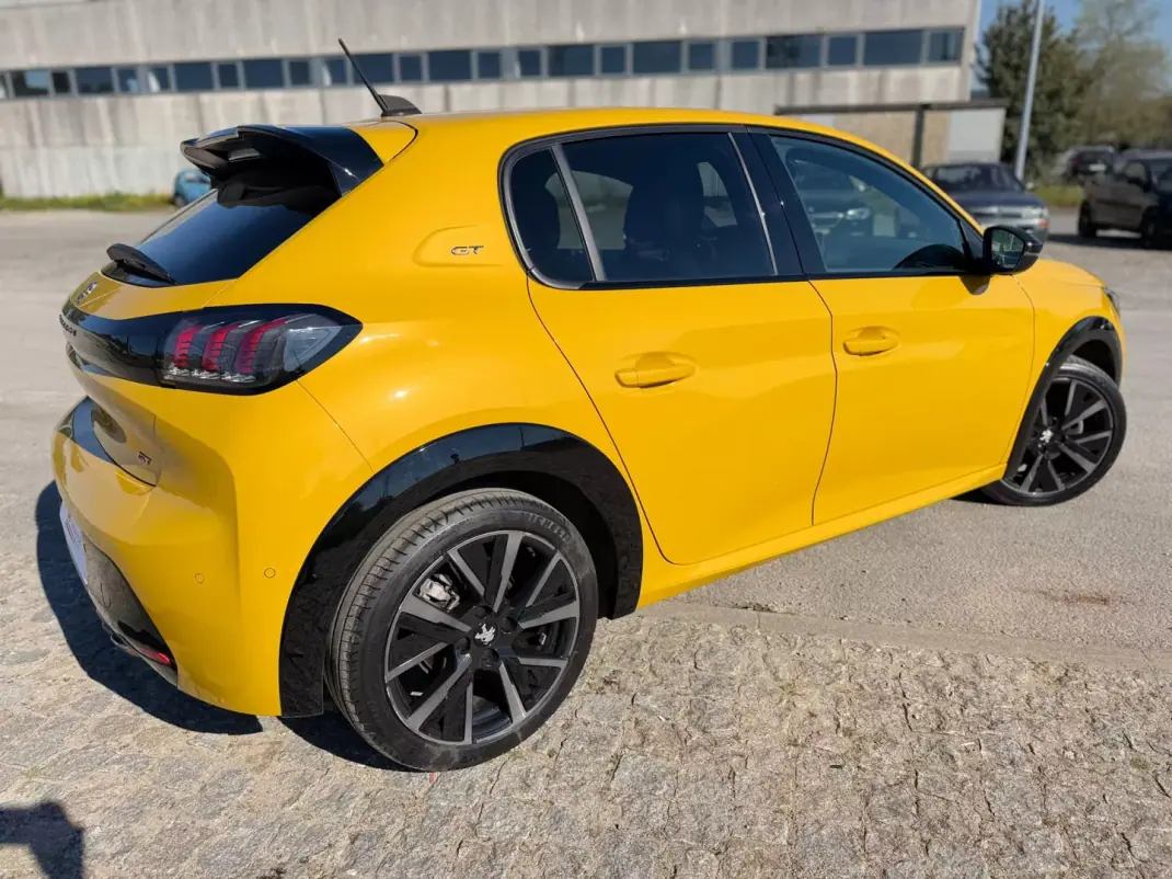 Peugeot 208 2022 - 16900 EUR, 69600 km - AUTO.MOTO.pt - 69600km - foto 6 de 21