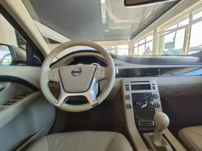 Volvo XC 70 2010 - 13250 EUR, 324000 km - AUTO.MOTO.pt - 324000km - foto 26 de 35