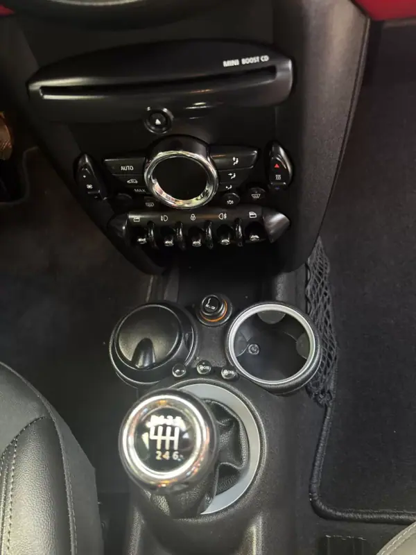 MINI One 2011 - 9750 EUR, 167000 km - AUTO.MOTO.pt - 167000km - foto 13 de 21