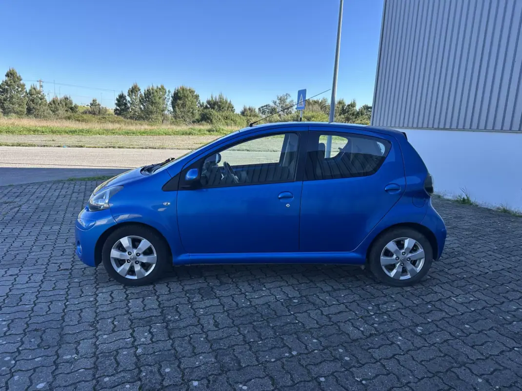 Toyota Aygo 2012 - 7490 EUR, 115000 km - AUTO.MOTO.pt - 115000km - foto 8 de 17