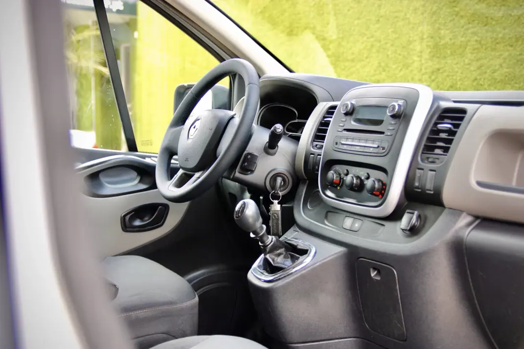 Renault 2019 - 16990 EUR, 188000 km - AUTO.MOTO.pt - 188000km - foto 18 de 21