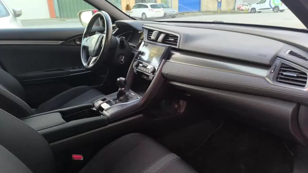 Honda Civic 2017 - 16500 EUR, 74000 km - AUTO.MOTO.pt - 74000km - foto 14 de 21