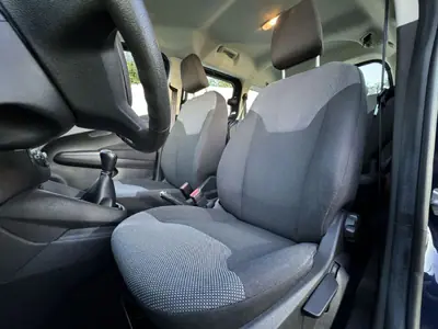 Ford Tourneo Courier 2017 - 9990 EUR, 168856 km - AUTO.MOTO.pt - 168856km - foto 41 de 47