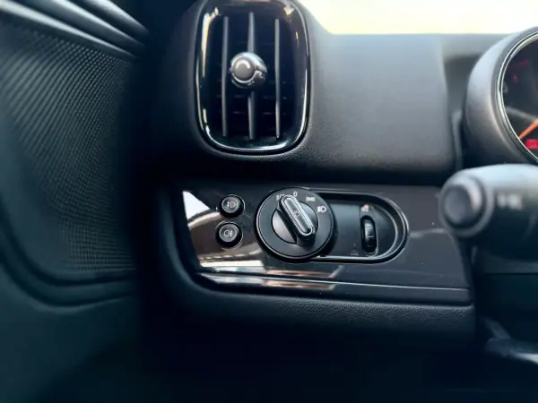 MINI Countryman 2019 - 24450 EUR, 79000 km - AUTO.MOTO.pt - 79000km - foto 18 de 31