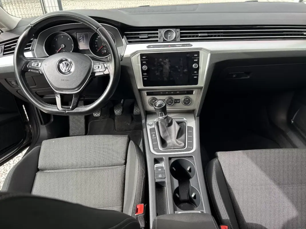 Volkswagen Passat Variant 2018 - 17900 EUR, 143500 km - AUTO.MOTO.pt - 143500km - foto 7 de 20