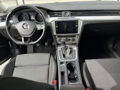 Volkswagen Passat Variant 2018 - 17900 EUR, 143500 km - AUTO.MOTO.pt - 143500km - foto 7 de 20