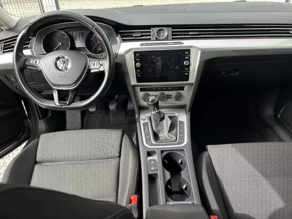 Volkswagen Passat Variant 2018 - 17900 EUR, 143500 km - AUTO.MOTO.pt - 143500km - foto 7 de 20