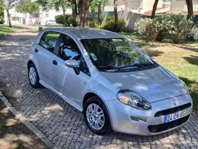 Fiat Punto 2014 - 6990 EUR, 73125 km - AUTO.MOTO.pt - 73125km - foto 4 de 15