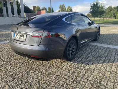 Tesla Model S 2018 - 37900 EUR, 131000 km - AUTO.MOTO.pt - 131000km - foto 3 de 11