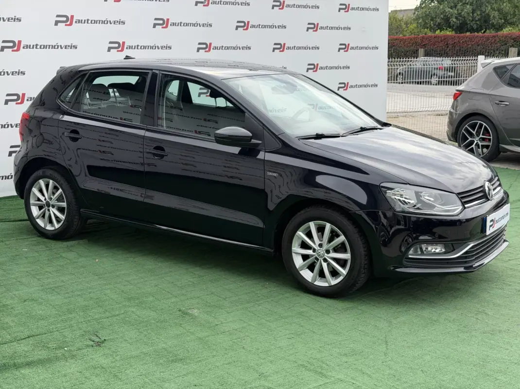 Volkswagen Polo 2015 - 10450 EUR, 133800 km - AUTO.MOTO.pt - 133800km - foto 5 de 12