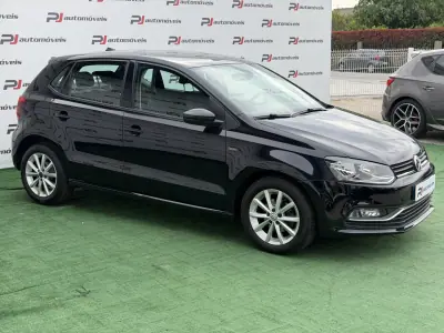 Volkswagen Polo 2015 - 10450 EUR, 133800 km - AUTO.MOTO.pt - 133800km - foto 5 de 12