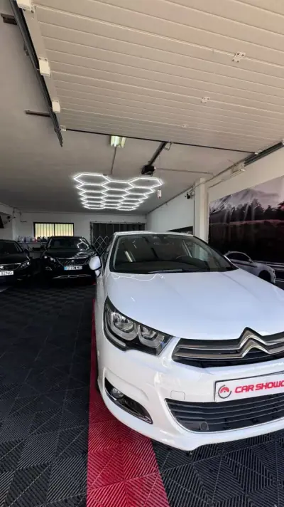 Citroën C4 2015 - 7900 EUR, 110000 km - AUTO.MOTO.pt - 110000km - foto 3 de 11