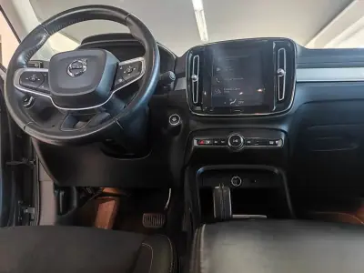Volvo XC 40 2019 - 23850 EUR, 132000 km - AUTO.MOTO.pt - 132000km - foto 20 de 35