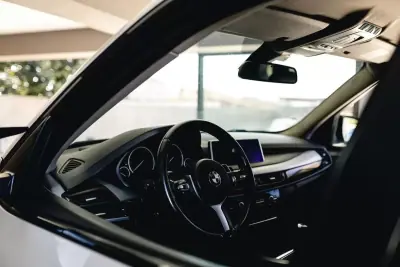 BMW X5 2014 - 26900 EUR, 170000 km - AUTO.MOTO.pt - 170000km - foto 12 de 25