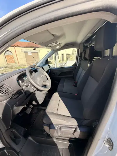 Toyota Proace Verso Electric 2024 - 19500 EUR, 33000 km - AUTO.MOTO.pt - 33000km - foto 8 de 9