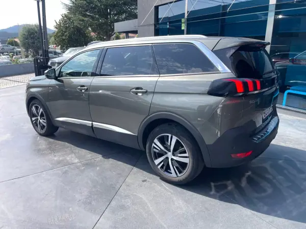 Peugeot 5008 2009 - 15900 EUR, 135061 km - AUTO.MOTO.pt - 135061km - foto 7 de 20