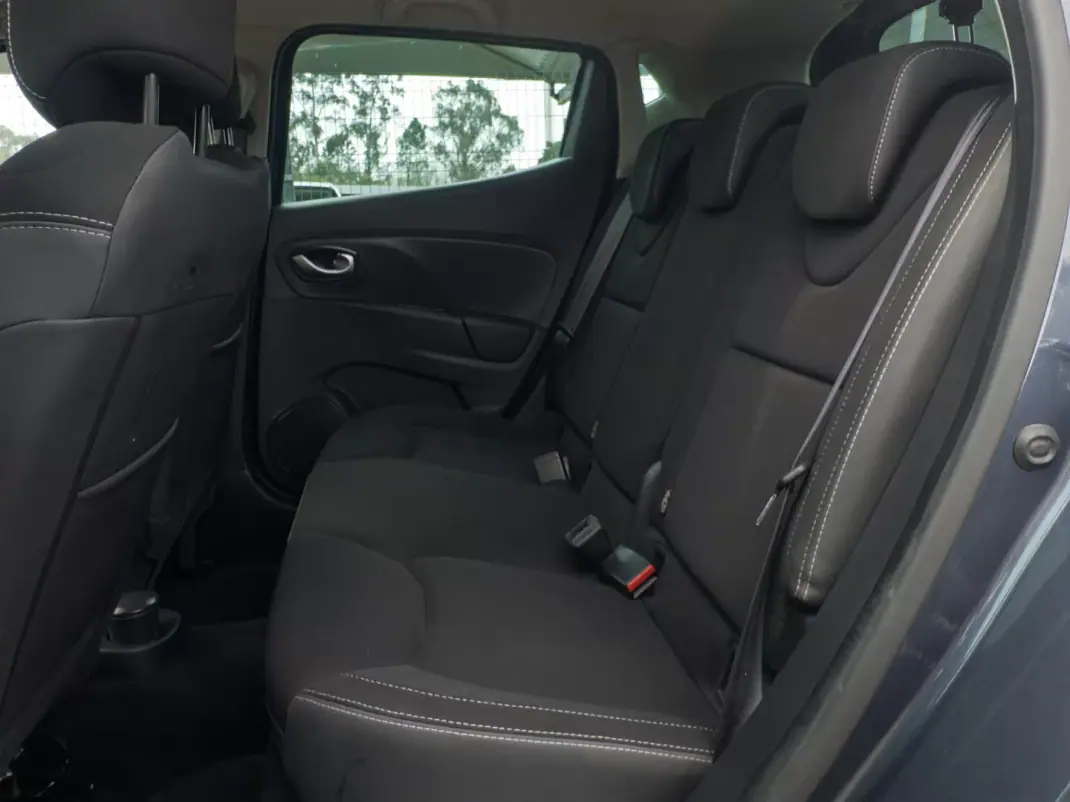 Renault Clio 2019 - 10990 EUR, 128000 km - AUTO.MOTO.pt - 128000km - foto 41 de 43