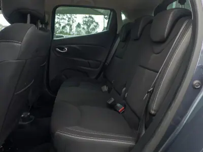 Renault Clio 2019 - 10990 EUR, 128000 km - AUTO.MOTO.pt - 128000km - foto 41 de 43