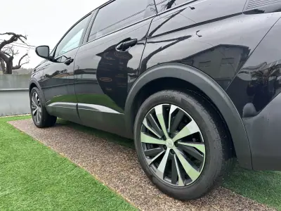 Peugeot 5008 2018 - 14900 EUR, 140000 km - AUTO.MOTO.pt - 140000km - foto 25 de 52