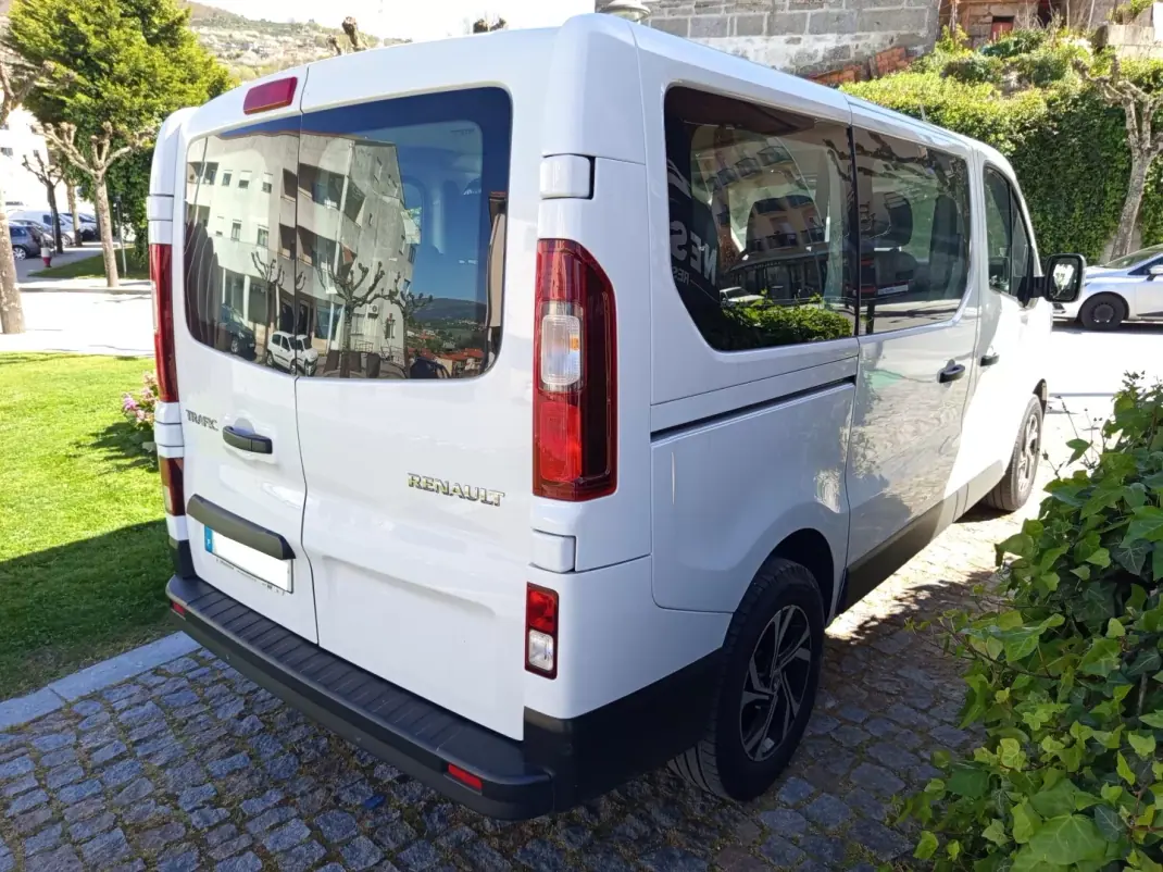 Renault Trafic 2021 - 29990 EUR, 82652 km - AUTO.MOTO.pt - 82652km - foto 4 de 12