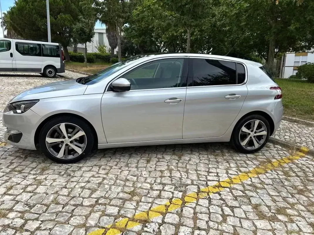 Peugeot 308 2015 - 11900 EUR, 210000 km - AUTO.MOTO.pt - 210000km - foto 4 de 36