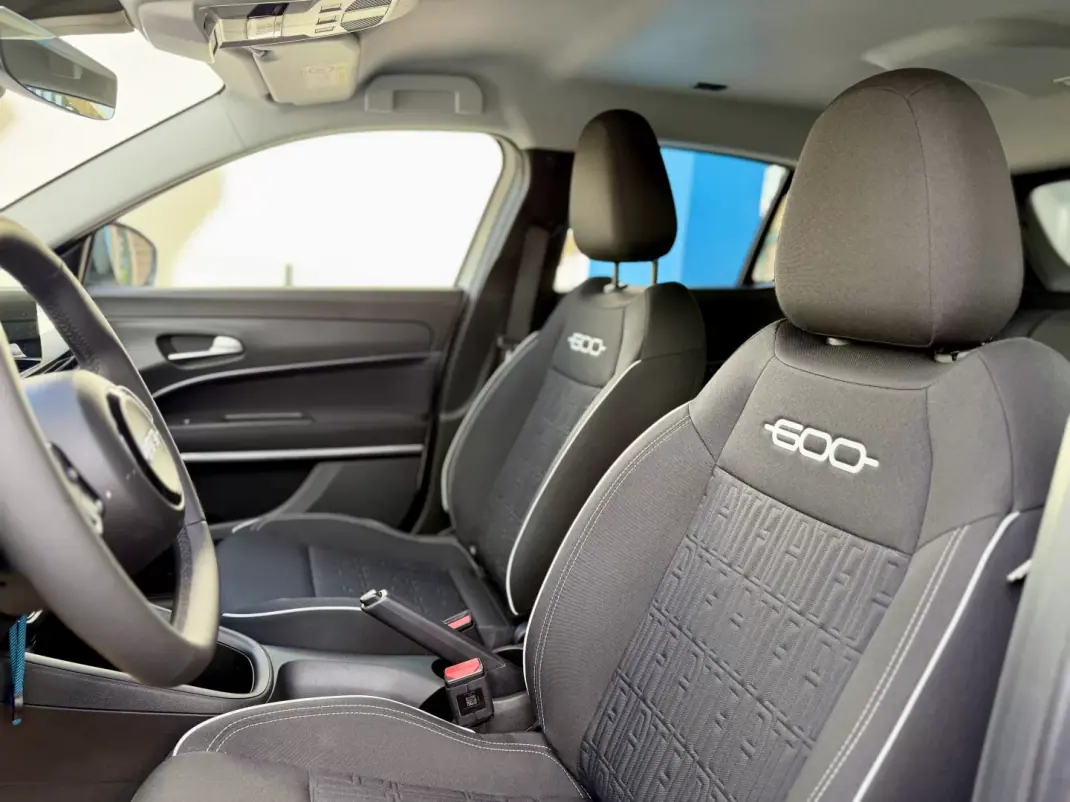 Fiat 600 2025 - 20950 EUR, 6000 km - AUTO.MOTO.pt - 6000km - foto 13 de 31