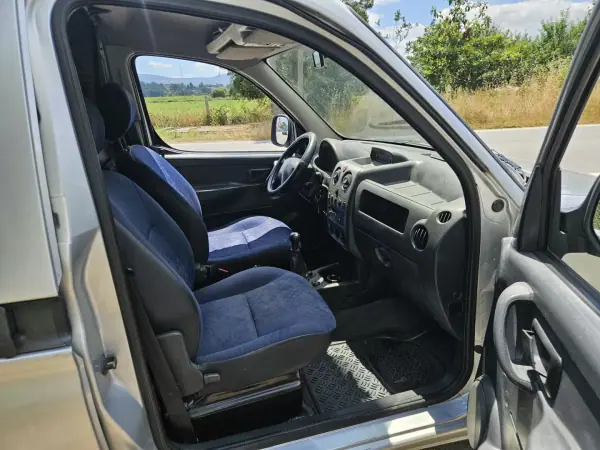 Peugeot PARTNER 1.6 HDI L2 2006 - 3300 EUR, 340000 km - AUTO.MOTO.pt - 340000km - foto 8 de 9
