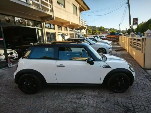 MINI Cooper 2008 - 8500 EUR, 180878 km - AUTO.MOTO.pt - 180878km - foto 6 de 27