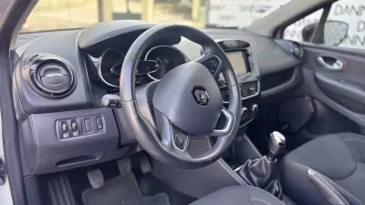 Renault Clio 2019 - 11900 EUR, 100000 km - AUTO.MOTO.pt - 100000km - foto 6 de 7