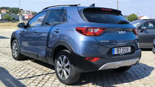Kia Stonic 2025 - 17490 EUR, 15360 km - AUTO.MOTO.pt - 15360km - foto 6 de 9