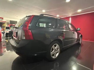 Volvo V50 2010 - 7500 EUR, 228247 km - AUTO.MOTO.pt - 228247km - foto 6 de 18