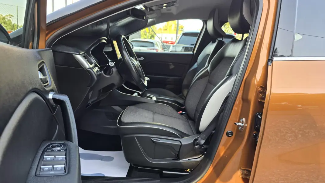 Renault Captur 2021 - 18500 EUR, 53600 km - AUTO.MOTO.pt - 53600km - foto 11 de 22