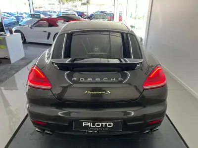 Porsche Panamera 2014 - 45990 EUR, 157000 km - AUTO.MOTO.pt - 157000km - foto 8 de 37