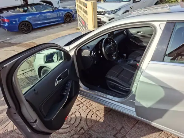 Mercedes-Benz A 180 2017 - 16900 EUR, 125000 km - AUTO.MOTO.pt - 125000km - foto 15 de 31