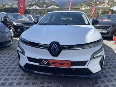 Renault Mégane E-Tech 2023 - 27950 EUR, 57803 km - AUTO.MOTO.pt - 57803km - foto 2 de 11