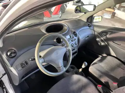Toyota Yaris 2002 - 6750 EUR, 195843 km - AUTO.MOTO.pt - 195843km - foto 5 de 8